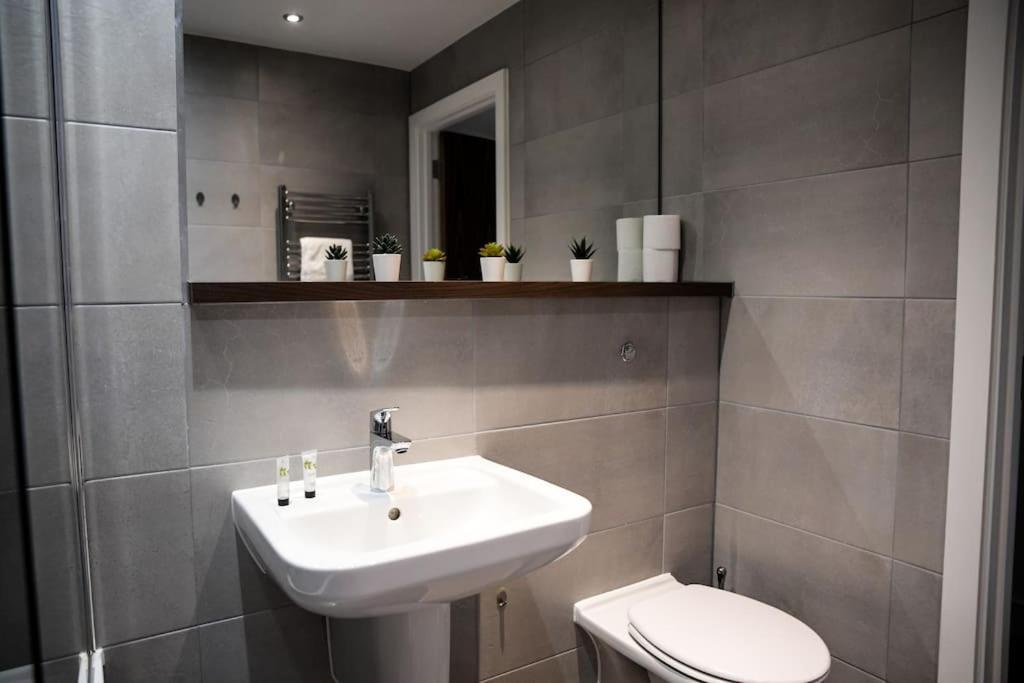 Modern 2 Bedroom Apartment - City Centre - Parking Manchester Bagian luar foto