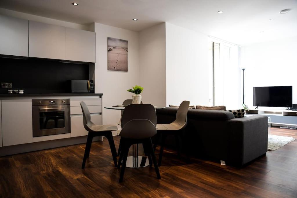 Modern 2 Bedroom Apartment - City Centre - Parking Manchester Bagian luar foto
